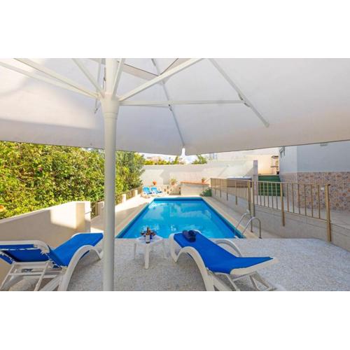 Villa Lorella - Private Pool, Jacuzzi By Homely