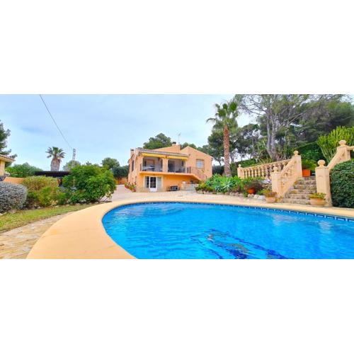 Villa los Agaves Javea piscina y barbacoa