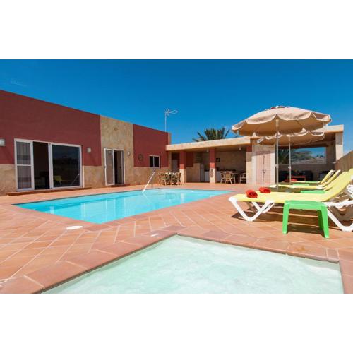 Villa Los Azules with pool and jacuzzi