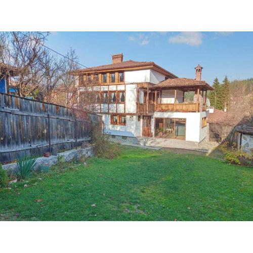 Villa Lyutovi Holiday Home
