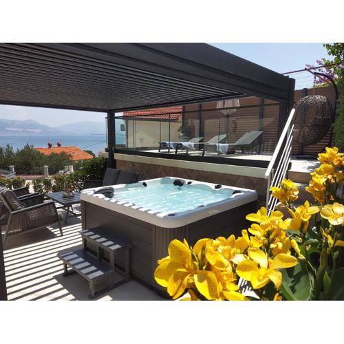Villa Madu --- entire private villa with jacuzzi