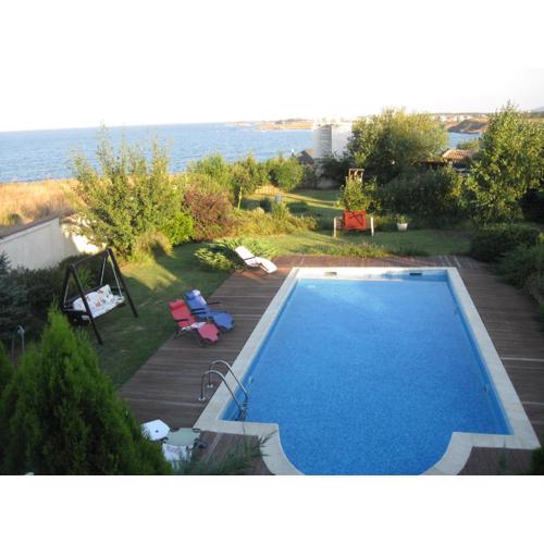 Villa Magnet