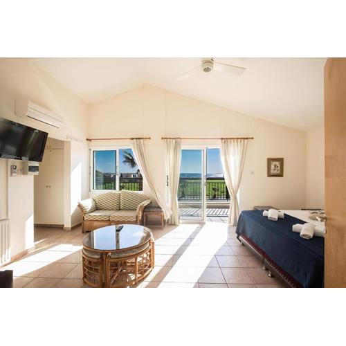 Villa Magusta - Modern 4 Bedroom Ayia Thekla Villa With Pool - Close To The Beach