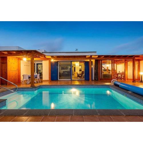 Villa Maiteren Etxea- 4 Beds property with private pool