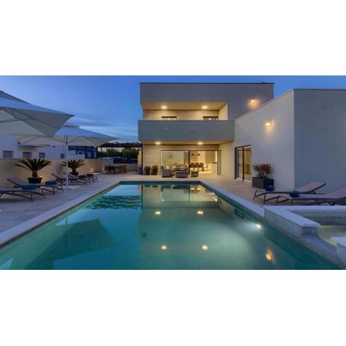 VILLA MAKO, die moderne Luxus-Villa mit Swimmingpool und Whirlpool in ruhiger Vorort-Lage von Pula