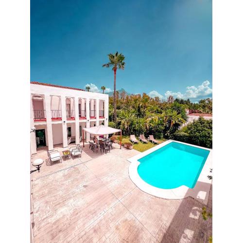 Villa Malibú cerca de Puerto Banús por Douvlecom