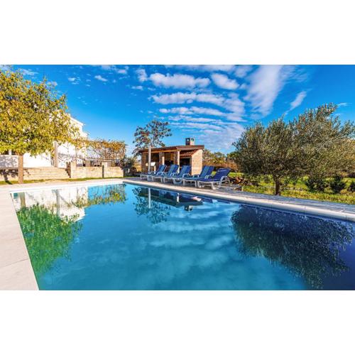Villa Mandorla with private pool