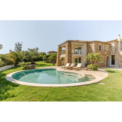 Villa Mandorlo a soli 500 mt dal mare con piscina privata e vista mare