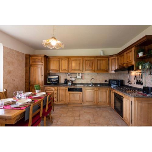 Villa Mara - Aosta - 200 mq - WiFi - Jacuzzi - Parcheggio - Giardino