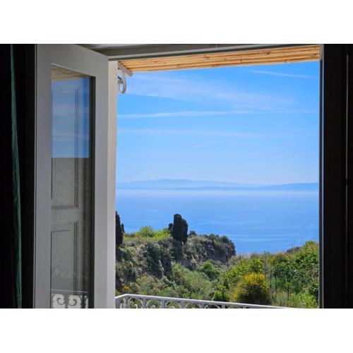 Villa Margot - Authentic sea view countryside villa
