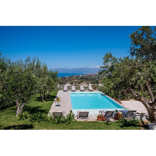Villa Maria con piscina e vista mare