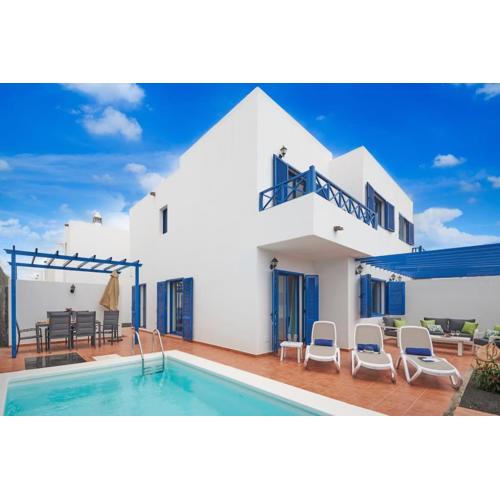 Villa María del Mar 2 Minutes to supermarkets, 10 minutes to Marina Rubicón, Pool, High Speed WiFi