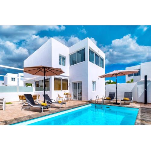 Villa Marina Oasis-private pool, air-con, sat TV
