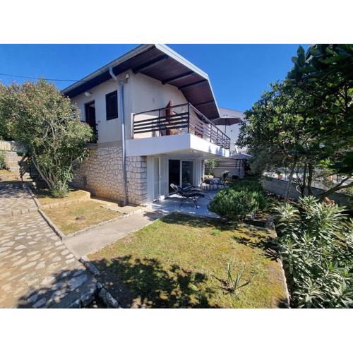 VILLA MEDITERANEA direct at the sea