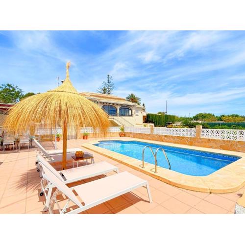 Villa mediterránea con piscina privada