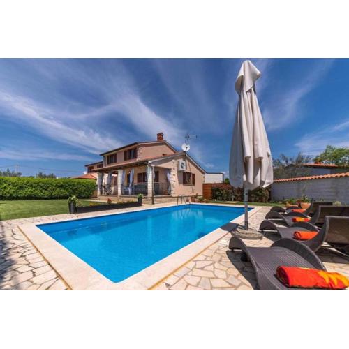 Villa Mia & Iva for 6 plus 2 people near Poreč with private pool & kids playground - pet friendly