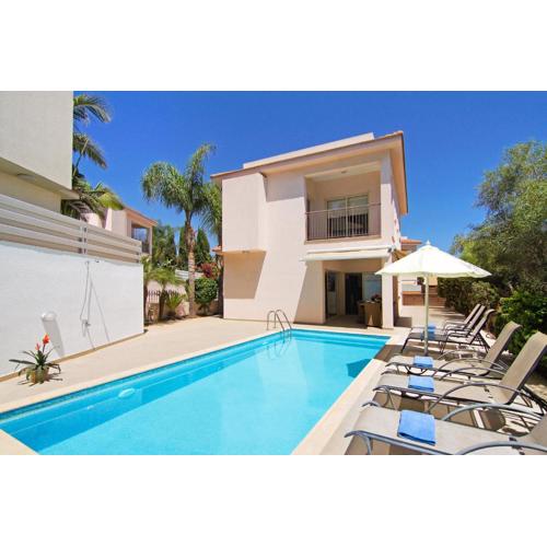 Villa Michaella - 500m from Golden Beach