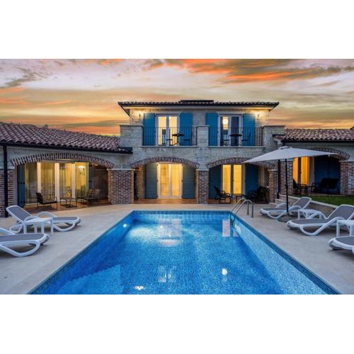 Villa Mila in Medulin with sea view and private pool only 300 meters from the beach