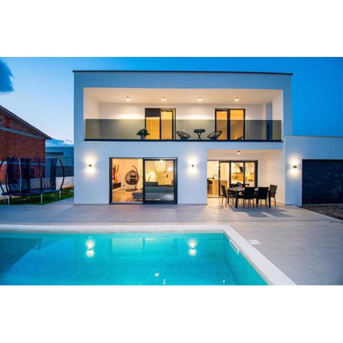 Villa Mina with a private pool in Pula