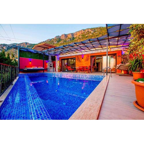 villa mira queen