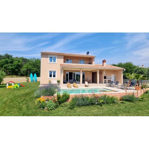 Villa Mira