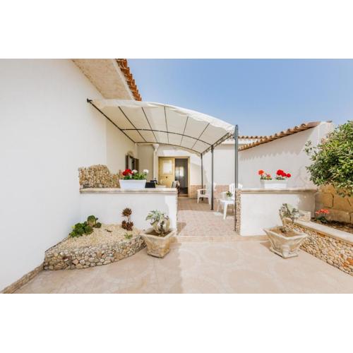 Villa Miranda near the sandy beach, parking & wifi
