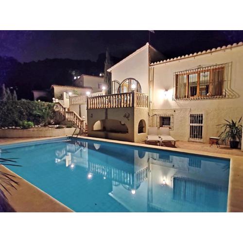 Villa mit großem Privatpool und herrlichem Meerblick mit 4 Schlafzimmern für bis zu 8 Personen