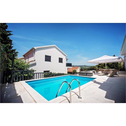 Villa Mondeo