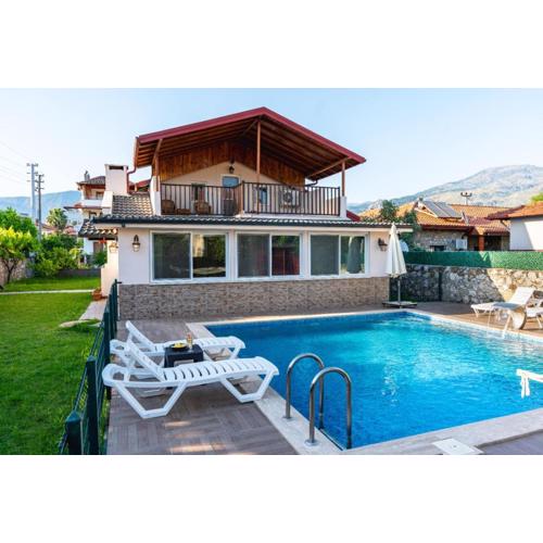 Villa Moon - Tranquil 3BR Villa with Private Pool