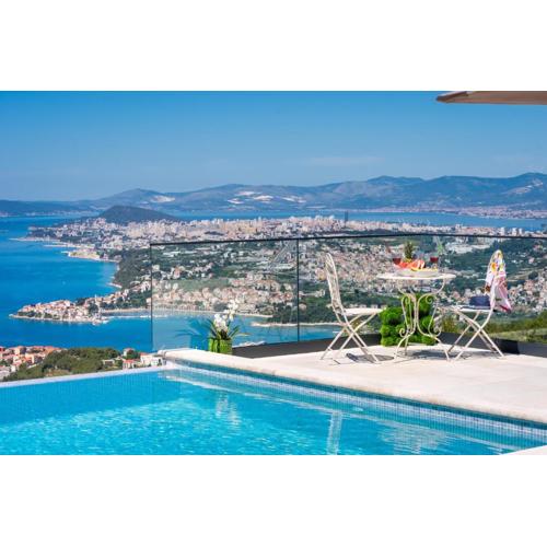 Villa Naaria, unique view, infinity pool and complete privacy