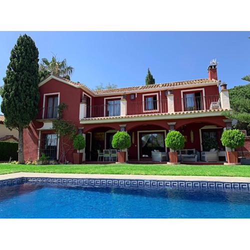 VILLA NABRISA MARBELLA, 5 BEDROOM, PRIVATE POOL, GARDEN, BBQ