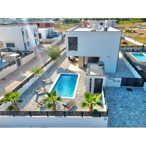 VILLA NAOMI