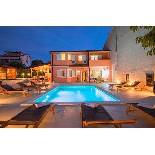 Villa Natalia with private pool near the sea