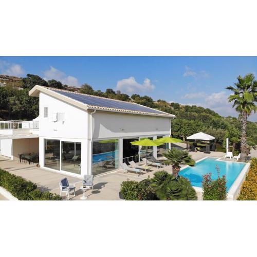 Villa Nausica, heated pool, Padel court, view on the sea, wifi free perfect for big group