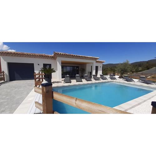 Villa neuve 4 étoiles avec piscine et belles vues