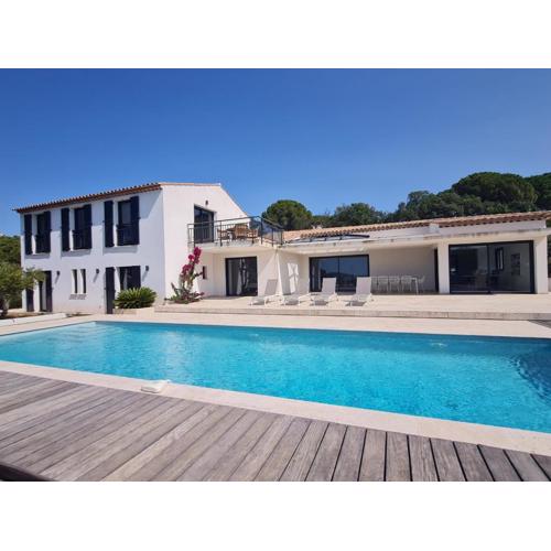 Villa neuve 6 pièces climatisée avec piscine privée et jardin à Sainte-Maxime - FR-1-780-67