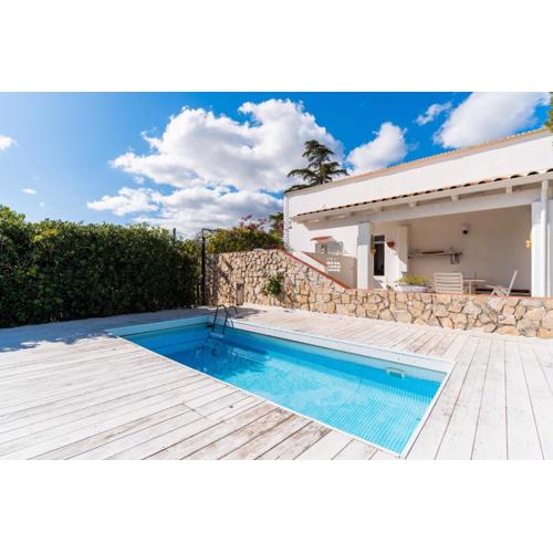 Villa Nuvole Bianche con Piscina by Wonderful Italy
