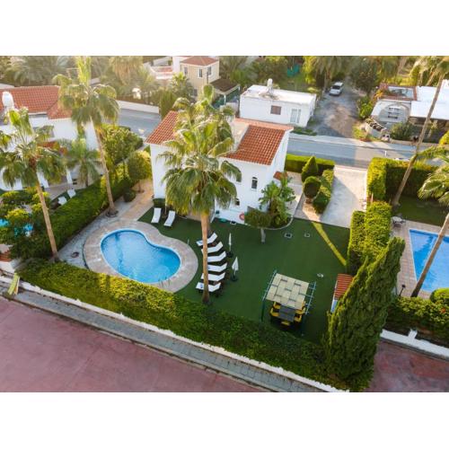 Villa Oasis by Ezoria Villas