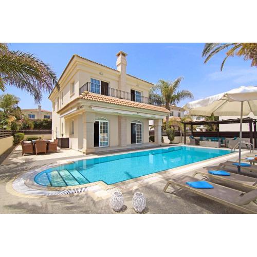 Villa Oceania - Beachfront