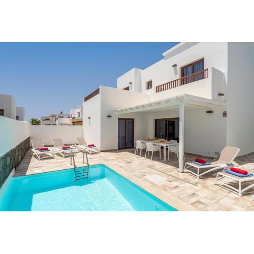 Villa Omura by Villa Plus