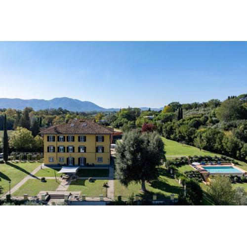 Villa Pacini - just 1,8 km outside Lucca Wall - Pool