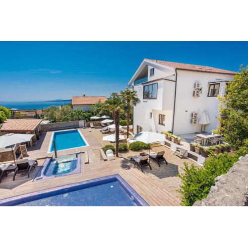 Villa Palma Krk Penthouse apartment with sea view and private jacuzzi