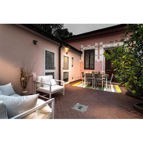 Villa Paola house close to the Beach in Viareggio