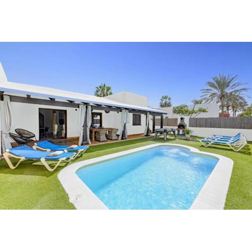Villa Papagayo Deluxe by Villa Plus