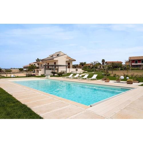 Villa Paradiso with private pool, BBQ area, huge garden and free parking