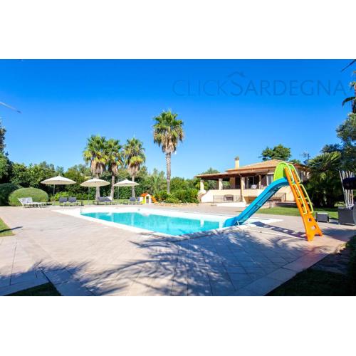 Villa Paradiso with swimming pool large garden and tennis court