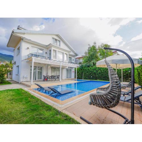 Villa Pelit - 4 Yatak Odalı Saunalı Havuzlu Villa