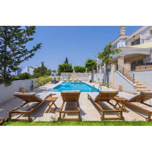 Villa! Perfect blend of style, comfort and relaxation !