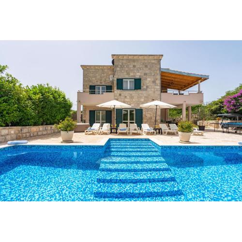 Villa Petmat - with private pool and 6 bedrooms