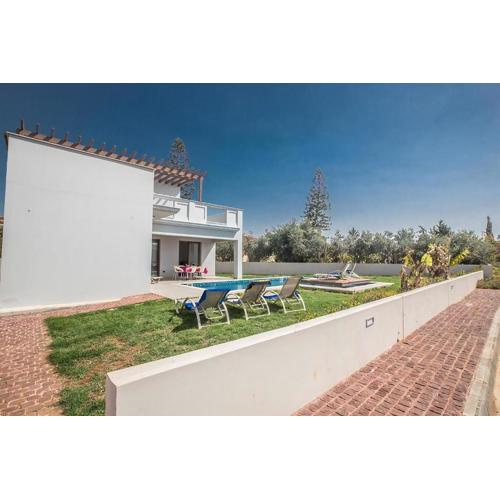 Villa Petreris Enas - Stunning 3 Bedroom Ayia Napa Villa With Pool - Short Walk To Nissi Avenue